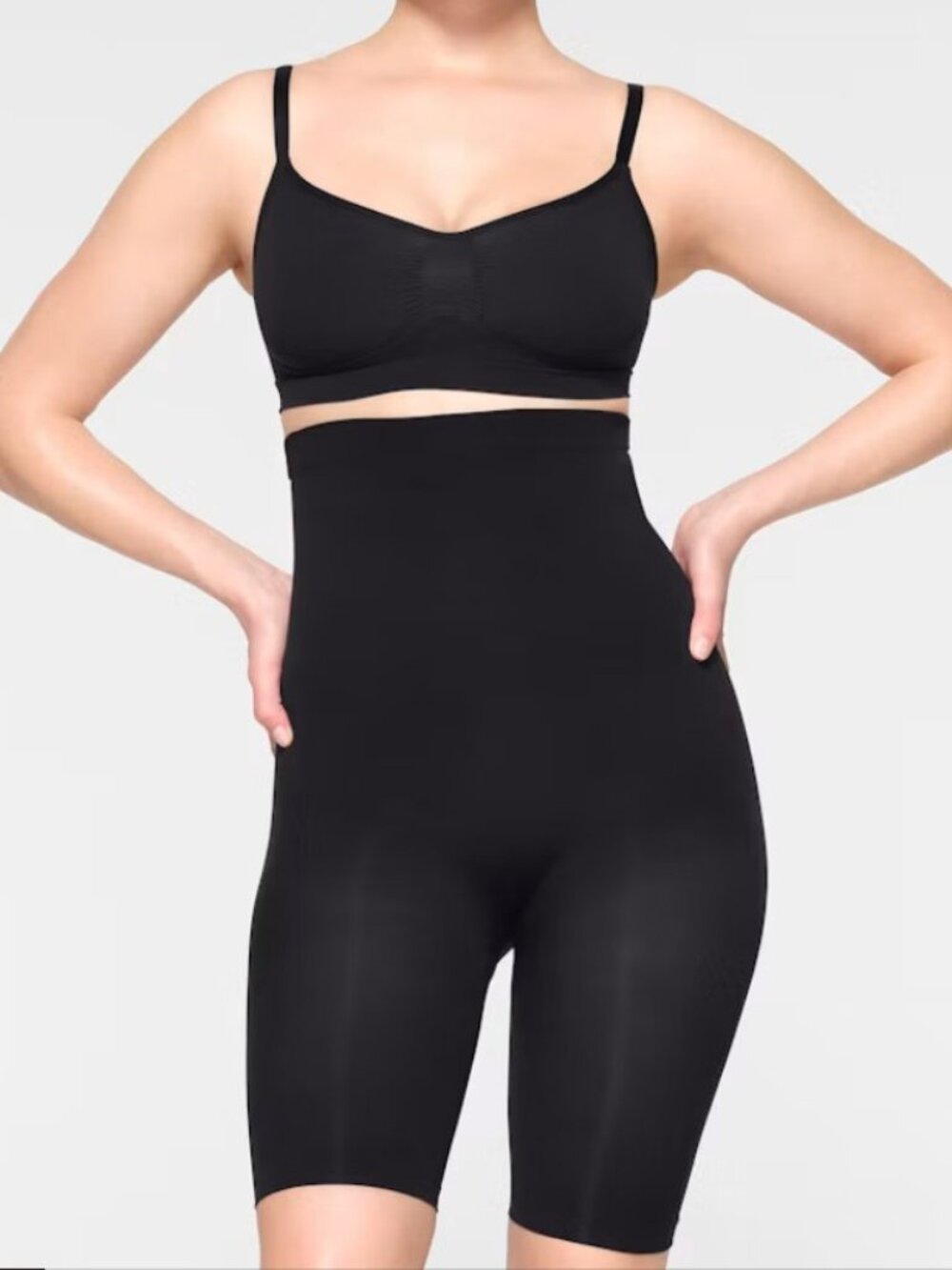 SKIMS women's onyx high-waisted above the knee short size M NWT